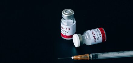 kritiek-op-coronavaccinatie-in-de-zorg-_-hanze-advocaat