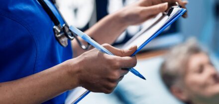 werk-je-in-de-zorg-let-dan-op-op-met-coronakritiek-hanze-advocaat